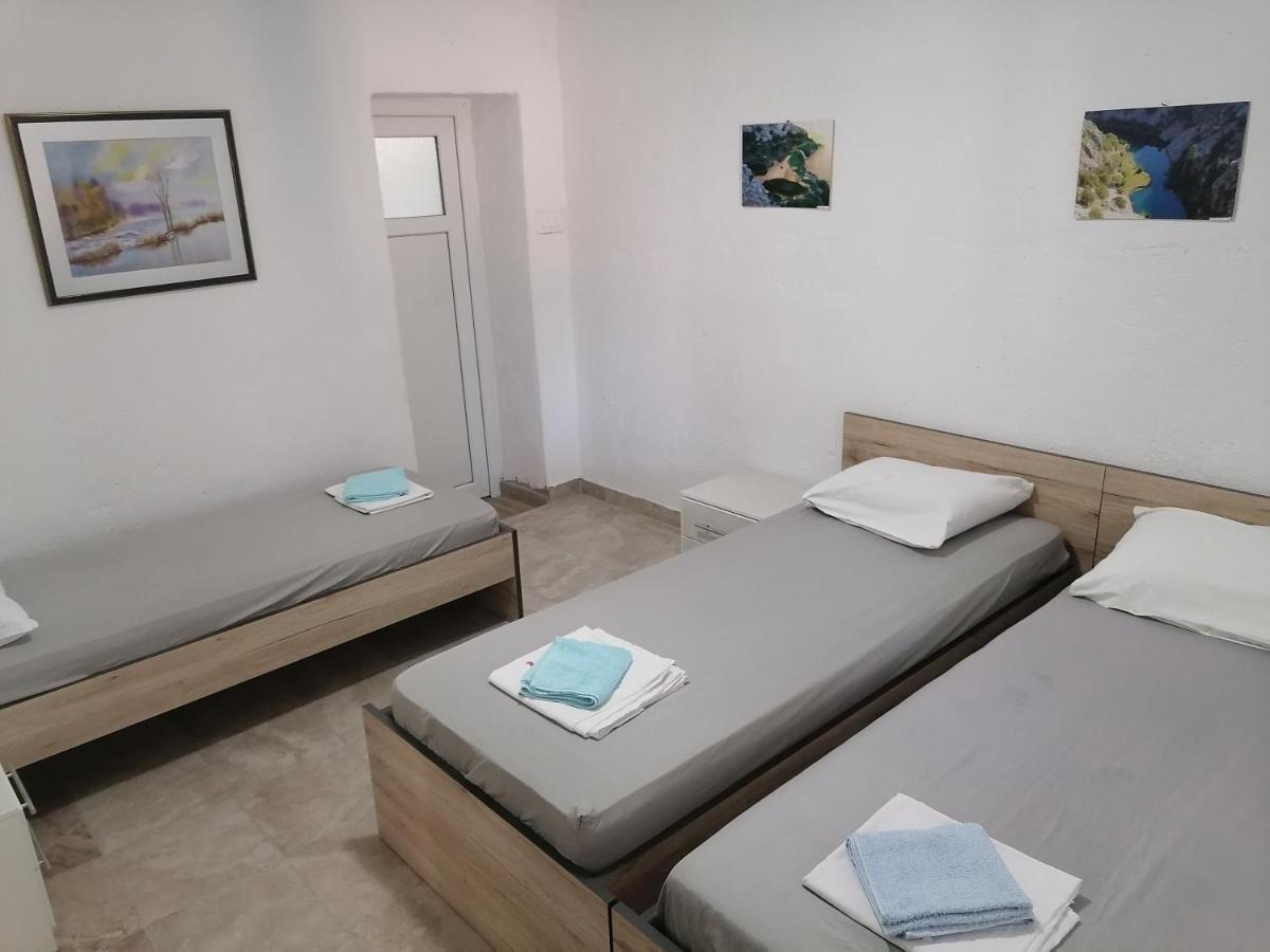 Apartman Milan Obrovac Eksteriør billede